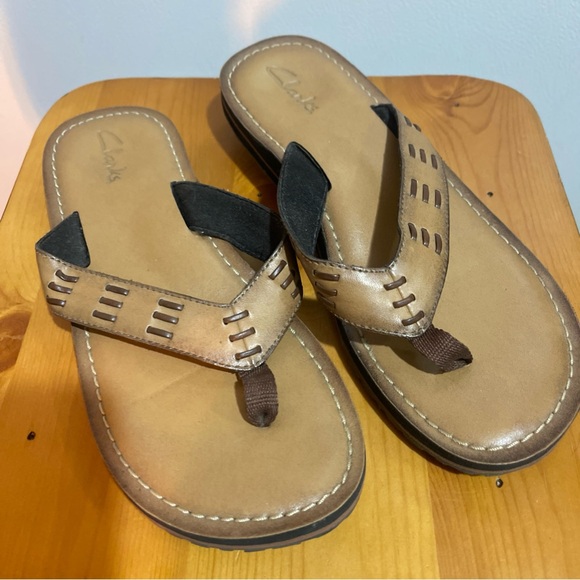 Clarks Brown Leather Flip Flops - Picture 1 of 6